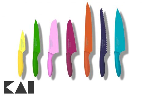 Lote de 7 cuchillos japoneses de colores de KAI de la colección Pure Komachi 2 - color en tu cocina