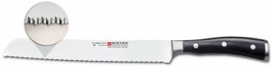 Detalle del filo del cuchillo Panero Doble Sierra 23 cm Wüsthof Classic Ikon 4163/23