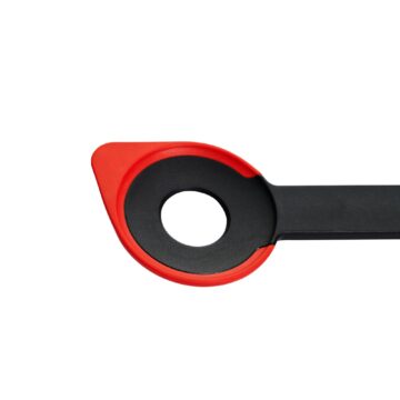 Detalle de la cuchara con hueco de silicona roja Woll Cookit KU005 – Cuchillalia.com