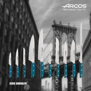 cuchillos-arcos-brooklyn-sobre-fondo-puente-new-york