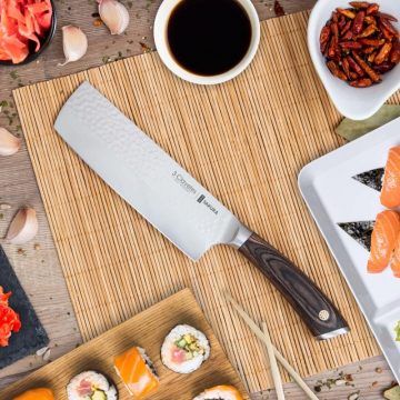 Cuchillo nakiri 3 Claveles Sakura 1027 con sushi