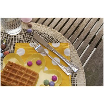 Tenedor y cuchillo del set de 4 cubiertos para niño Zwilling Kids Teddy en la mesa – Cuchillalia.com
