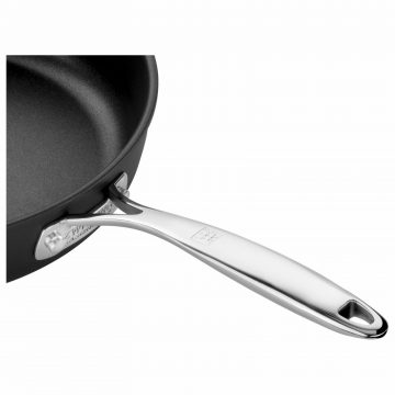 Detalle del mango de la sartén alta Zwilling Forte – Cuchillalia.com