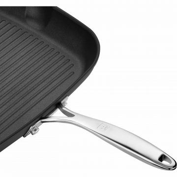 Detalle del mango de la sartén parrilla Zwilling Forte – Cuchillalia.com