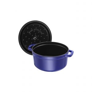 Cocotte con su tapa azul oscuro de 22 cm de Staub 40510-265 - Cuchillalia.com