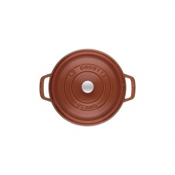 Vista superior de la cocotte color canela de 28 cm de Staub 40511-298 – Cuchillalia.com