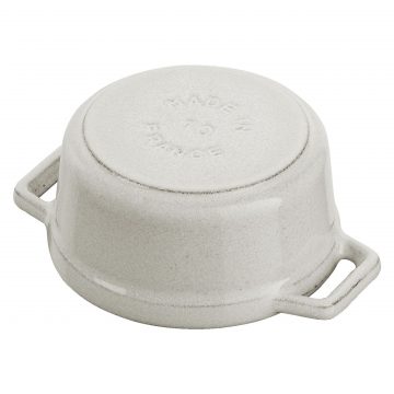 Detalle del fondo de una minicocotte blanco trufa de 10 cm de Staub 40501-408 – Cuchillalia.com