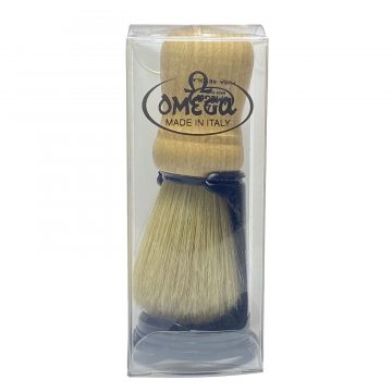 Presentación de la brocha de afeitar con soporte Omega 80005 – Cuchillalia.com