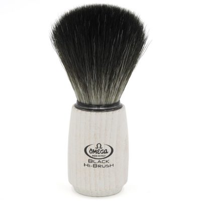 Brocha de afeitar sintética Omega Black Hi-Brush 0196711 con mango de madera clara - Cuchillalia.com