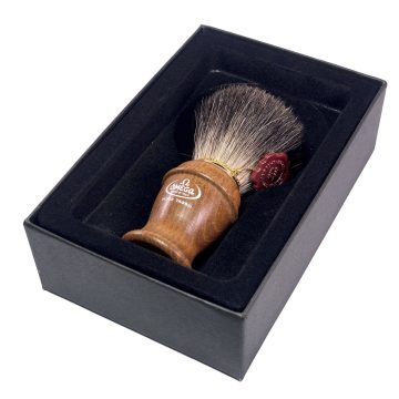 Brocha de afeitar con pelo de tejón de 1ª Omega 6191 y mango de madera clara en su caja de presentación – Cuchillalia.com