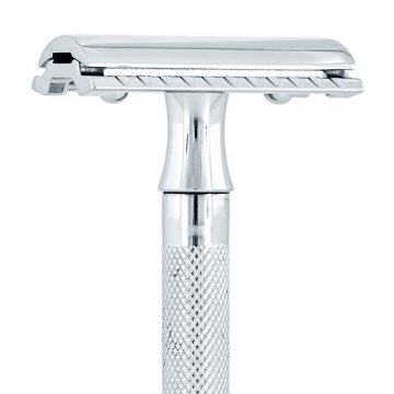 Detalle del cabezal de una maquinilla de afeitar Merkur modelo 33 – Cuchillalia.com