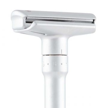 Detalle del cabezal de la maquinilla de afeitar Merkur Futur 700 – Cuchillalia.com