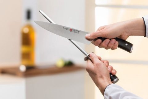 Afilando un cuchillo con chaira - Cuchillalia.com