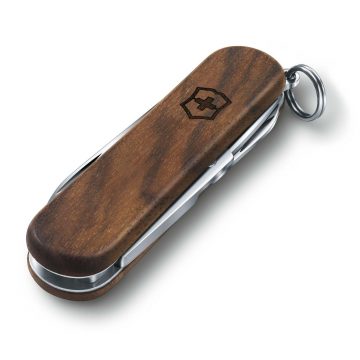 Navaja multiusos con mango de madera modelo Victorinox Classic SD Wood, cerrada, con 5 funciones – Cuchillalia.com