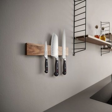 Barra magnética de madera de acacia fabricada por Wüsthof con cuchillos – Cuchillalia.com