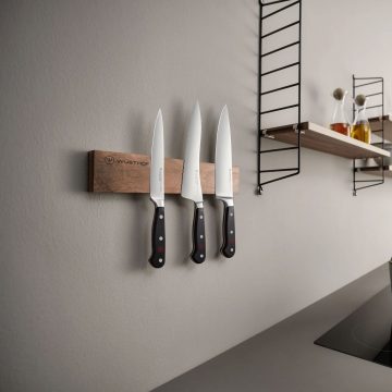 Barra magnética de madera de nogal fabricada por Wüsthof con cuchillos – Cuchillalia.com
