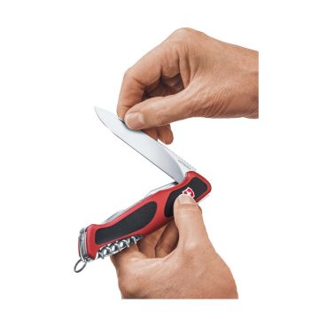 Abriendo la navaja Victorinox Ranger 55 Grip con mango ergonómico rojo – Cuchillalia.com