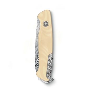 Anverso de la navaja cerrada Victorinox Ranger 55 Mic Damast Limited Edition 2023 con mango micarta – Cuchillalia.com