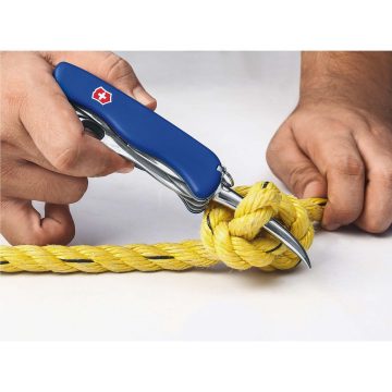 Deshaciendo un nudo con la navaja Victorinox Skipper PRO MW con mango azul ergonómico – Cuchillalia.com