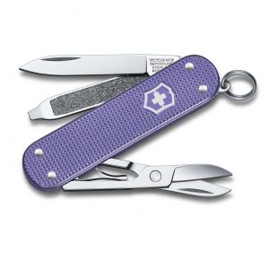 Navaja multiusos Victorinox Classic SD Alox Electric Lavender con mango de aluminio - Cuchillalia.com