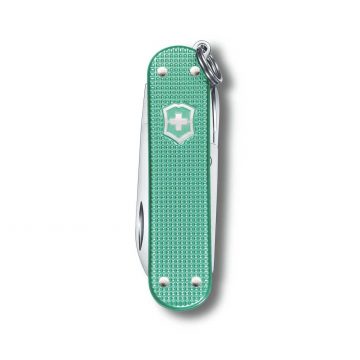 Anverso de la navaja multiusos Victorinox Classic SD Alox Minty Mint con mango de aluminio – Cuchillalia.com