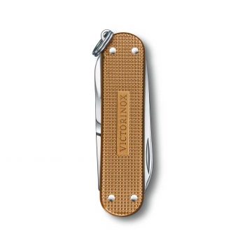 Reverso de la navaja multiusos Victorinox Classic SD Alox Wet Sand con mango de aluminio – Cuchillalia.com