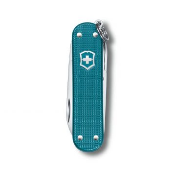 Anverso de la navaja multiusos Victorinox Classic SD Alox Wild Jungle con mango de aluminio – Cuchillalia.com