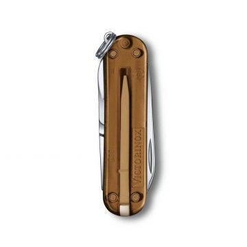 Reverso de la navaja multiusos Victorinox Classic SD Chocolate Fudge en marrón transparente – Cuchillalia.com