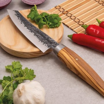 Ejemplo del cuchillo de cocina 3 Claveles Takumi 1067 – Cuchillalia.com