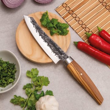 Ejemplo del cuchillo de cocina 3 Claveles Takumi 1067 – Cuchillalia.com