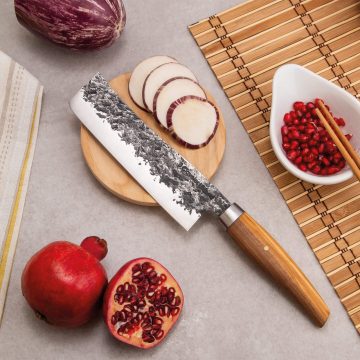 Ejemplo del cuchillo nakiri 3 Claveles Takumi 1068 – Cuchillalia.com