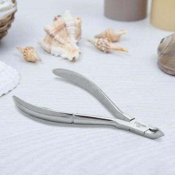 Alicate corta cutículas de 10 cm, 5 mm de corte y montaje superpuesto en la mesa – 3 Claveles 12100 – Cuchillalia.com