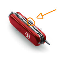 Navaja Victorinox de 58 mm con el bolígrafo y el botón gris señalado - Cuchillalia.com