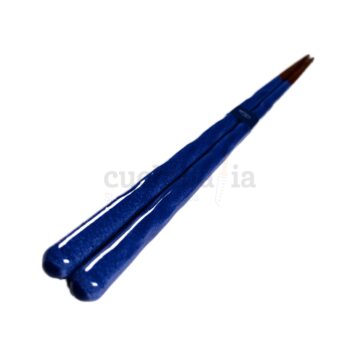Detalle del extremo superior de los palillos de mesa japoneses en color azul marino Kawai – Cuchillalia.com