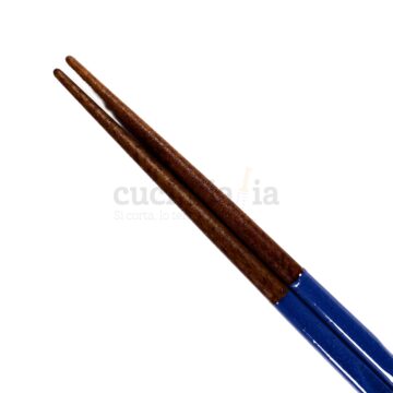 Detalle de la punta de los palillos de mesa japoneses en color azul marino Kawai – Cuchillalia.com