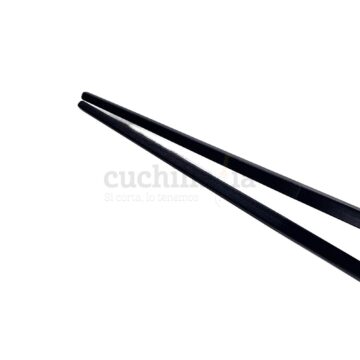 Detalle de la punta de los palillos de mesa reutilizables de color negro fabricados en Japón por Kawai – Cuchillalia.com