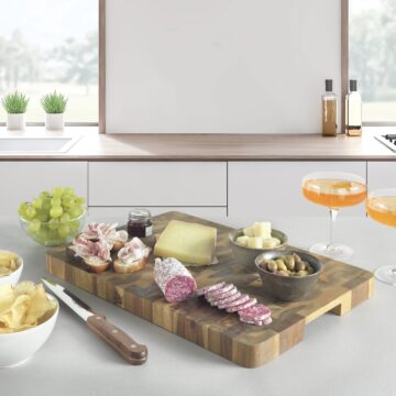 Tabla de madera de acacia de 43×30 cm de Metaltex con aperitivos cortados – Cuchillalia.com