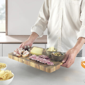 Idea de presentación de aperitivos en la tTabla de madera de acacia de 43×30 cm de Metaltex – Cuchillalia.com