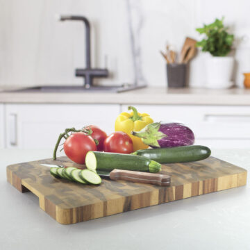 Tabla de madera de acacia de 43×30 cm de Metaltex con verduras cortadas – Cuchillalia.com